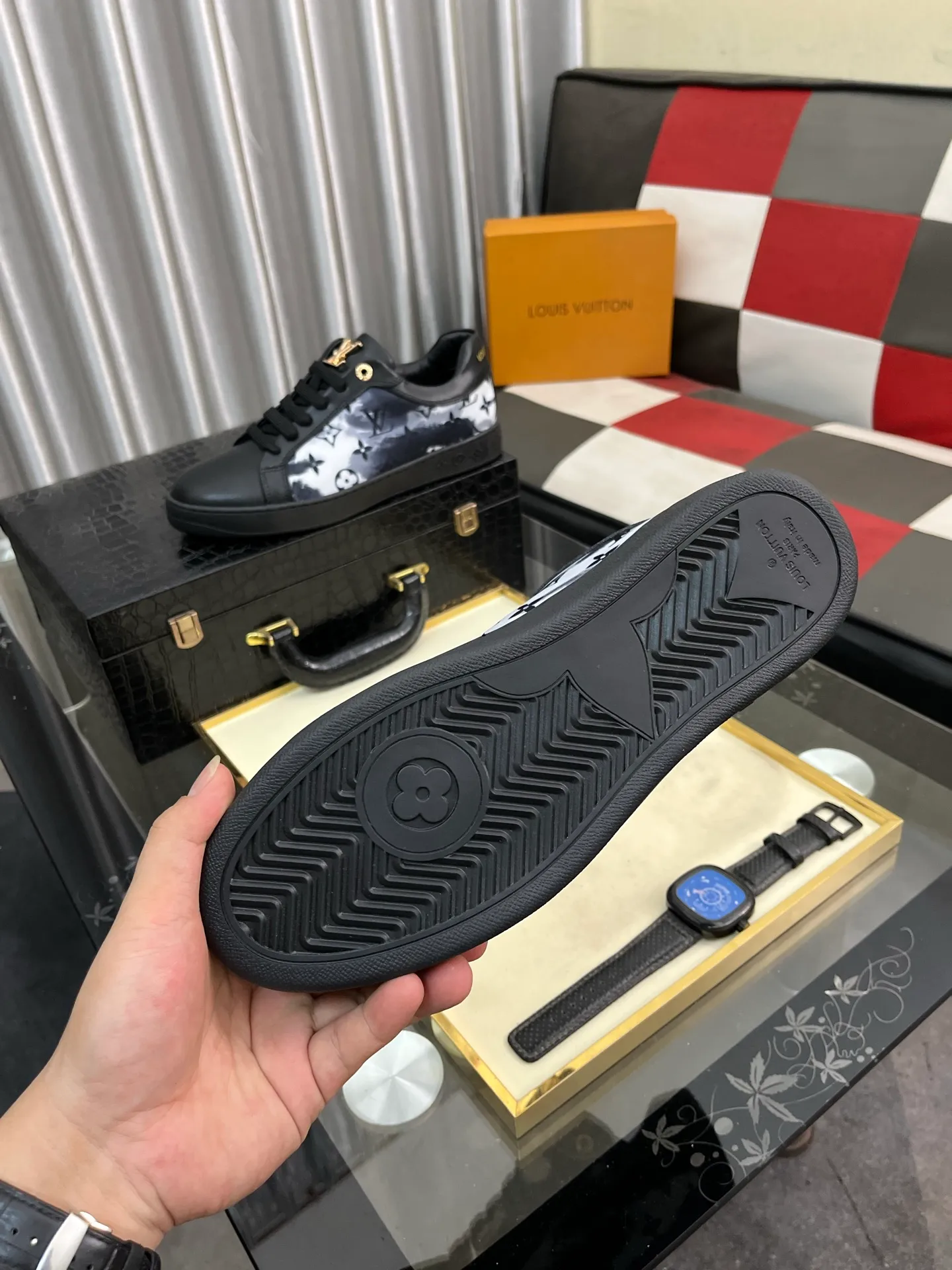 Men's shoes💰400⌚️⌚️"LV" latest men's casual shoes, genuine leather lining, rubber wear-resistant outsole, fine lines and beautiful strips, not too much decoration, European and American style, comfortable and high-end, code number: 38 to 44 45 can be customized, 3️⃣colors are available